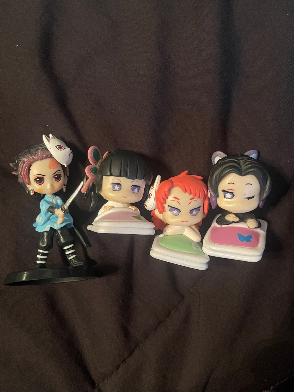 Mini demon slayer figures bootlegs, free with any purchase!